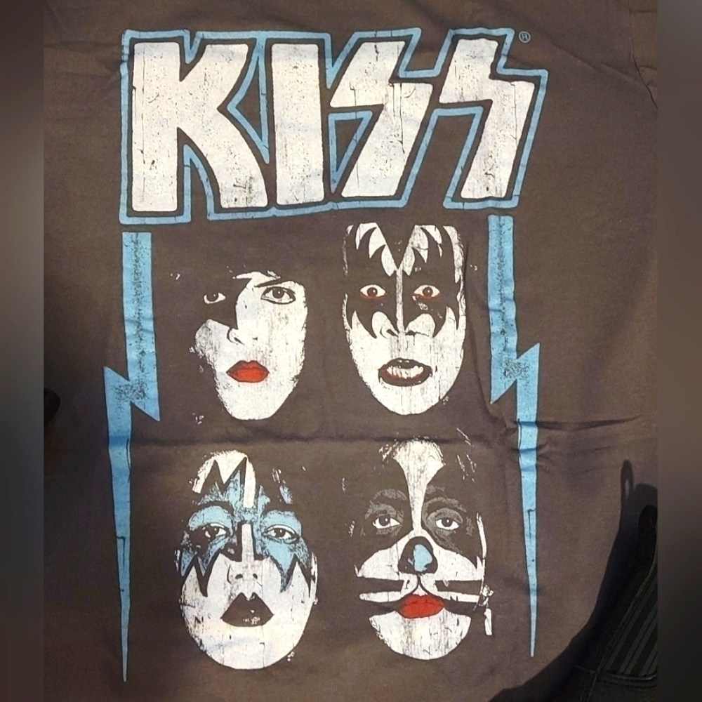 KISS Band Rocker Tee T-shirt Top Collectible - Picture 2 of 7